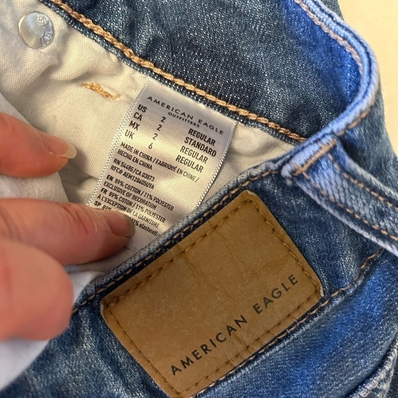American Eagle Tom Girl button fly distressed medium wash denim jeans Sz-2R U14 - Picture 5 of 10